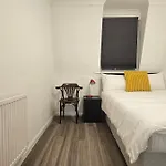 Earl\'S Court 2 Bed Terrace Flat