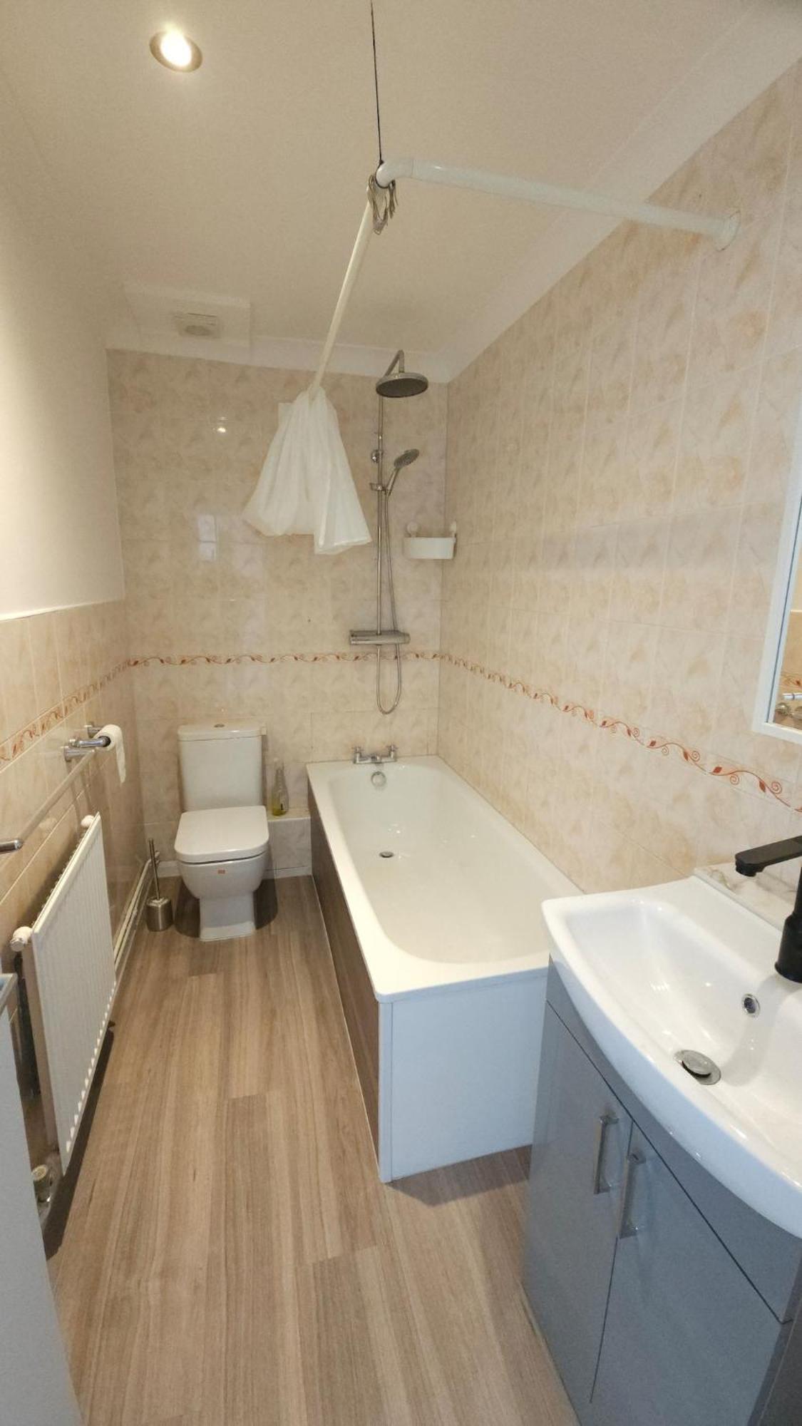 Earl's Court 2 Bed Terrace Flat * Londres
