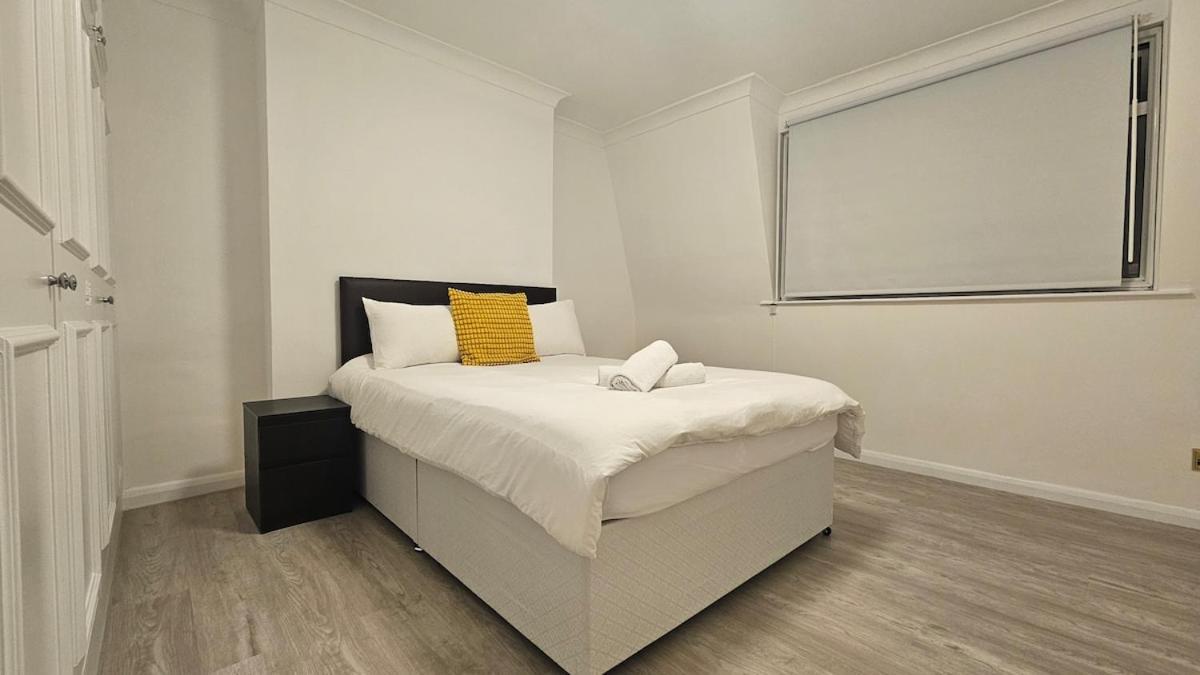Earl's Court 2 Bed Terrace Flat *