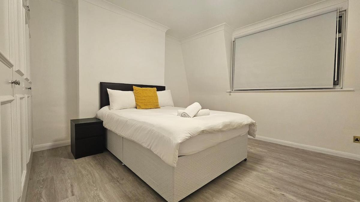 Earl's Court 2 Bed Terrace Flat Londres