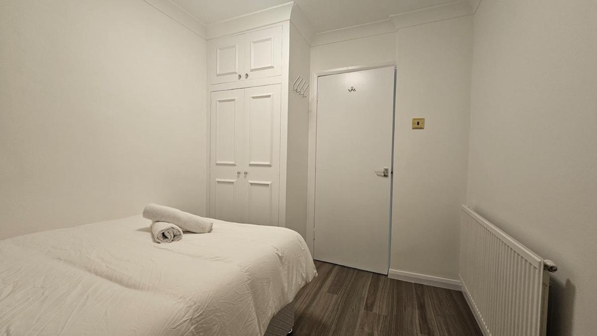 Earl's Court 2 Bed Terrace Flat Londres