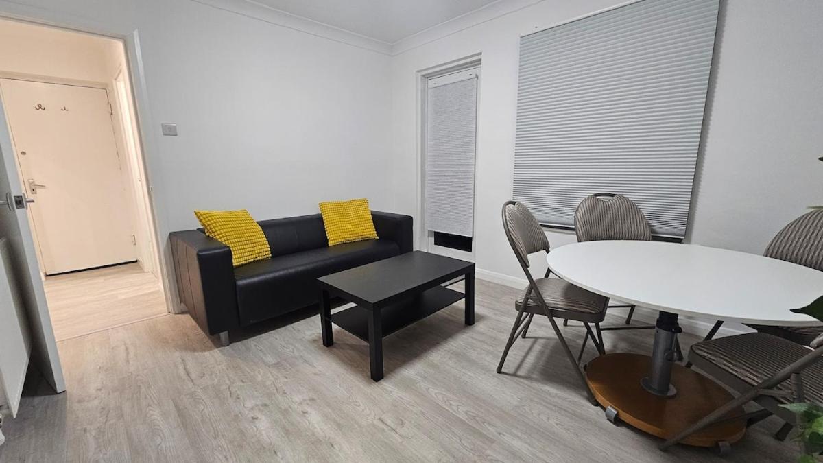 Earl's Court 2 Bed Terrace Flat Londres